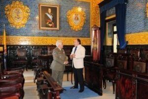 Primera visita oficial del gobernador militar del Campo de Gibraltar al alcalde de Algeciras