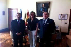 De la Encina reprocha a Teófila que traicione a la provincia al apoyar el Corredor Mediterránero frente al Eje Central