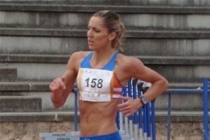 La algecireña Ainhoa Pinedo gana el Triatlón de Málaga