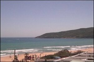 Rescatadas diez personas en la playa de Getares cuando estaban a punto de ahogarse