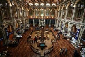 Las tensiones en Crimea disparan las ventas en la Bolsa y el Ibex cae con fuerza