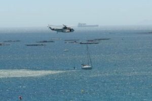 Espectacular ejercicio de entrenamiento de Salvamento Marítimo en la zona de Getares