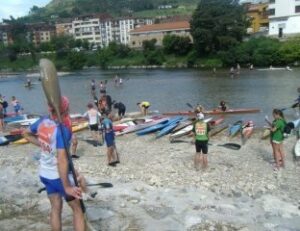Una decena de palistas algecireños competirán en el Andaluz de Kayak de Mar en Barbate