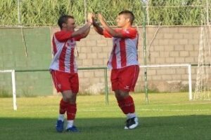 Francis y Alvi formarán la delantera albirroja ante el Cádiz B por la sanción de George