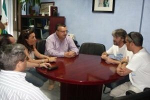 Los extrabajadores de Torraspapel aplazan sus protestas en Sevilla por falta de permisos