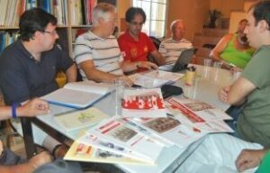 La revista sobre los años 80 del Algeciras, la más ambiciosa y costosa para el Foro Siglo Rojiblanco