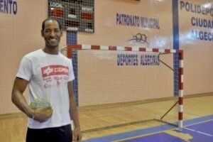 Miguel Montes: "Si estoy en esta ciudad, y en España, eso es gracias al balonmano de Algeciras"