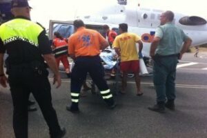 El kitesurfista italiano herido por una caída contra un muro se encuentra estable dentro de la gravedad