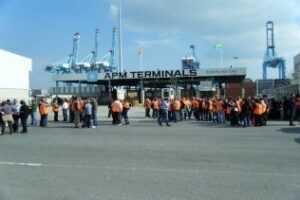 Los trabajadores de APM Terminals deciden este lunes en el Sercla si van a la huelga
