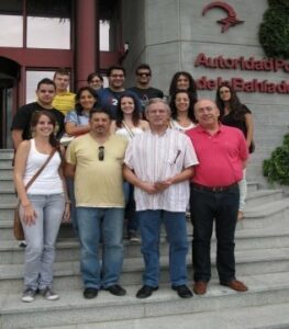 Alumnos de Comercio Exterior de Priego visitan las instalaciones portuarias