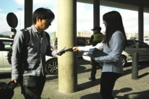 El Puerto hace campaña contra los taxis piratas y la venta de billetes fuera de puntos oficiales