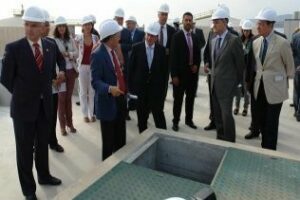 Chaves visita la super depuradora y anuncia que entrará en funcionamiento en seis meses