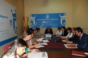 Los colores del PP ya lucen en la sala de comisiones del Ayuntamiento