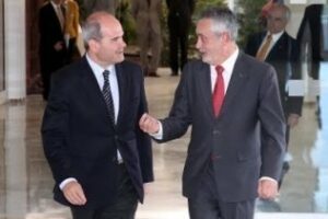 Chaves insiste en que defiende tanto el corredor mediterráneo de tren como el central