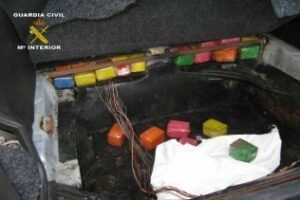 Dos detenidos con 332 kilos de hachís ocultos en el interior de su vehículo