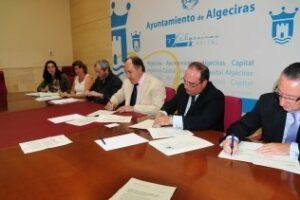 Ayuntamiento y Caixa firman un convenio para la reinserción de los toxicómanos