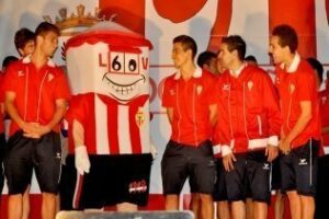 Miradín saluda por primera vez a los algecireños desde un escenario en la Plaza Alta