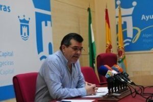 Fernández niega que el Grupo Ruiz pueda dejar el servicio de autobuses y presentar un ERE sin el permiso del Ayuntamiento