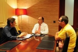 El alcalde recibe al director general de la Fundación Prolibertas