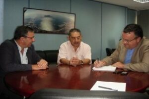 El subdelegado de la Junta acuerda colaborar con el Cante Grande