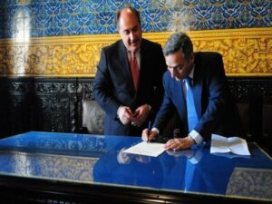 Ayuntamiento de Algeciras y CEPSA firman un convenio para patrocinar los Juegos del Estrecho
