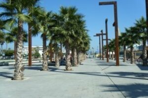 El consistorio potenciará el Paseo del Río de la Miel como lugar lúdico para contrarrestar la delincuencia