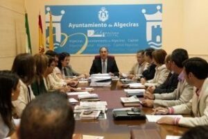 La Junta de Gobierno traslada su apoyo a los policías locales agredidos