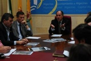 Los grupos políticos reclamarán conjuntamente que se mantenga la Oficina de Turismo