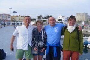 Siete nadadores cruzan el Estrecho en el mismo dia