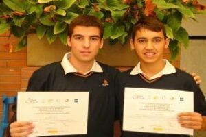 Dos alumnos del colegio Salesianos ganan el primer premio en la final de Ciencia en Acción