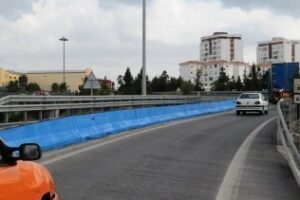 Las carreteras se suman al azul y amarillo de la bandera de Algeciras