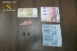 La Guardia Civil detiene a una persona en posesión de 29 pastillas de éxtasis
