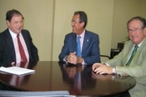 El delegado del Ministerio de Exteriores se reúne con el presidente de la Mancomunidad