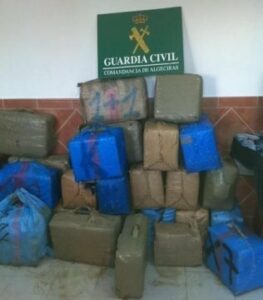 La Guardia Civil se incauta de 790 kilos de hachís en una operación en una playa de San Garcia
