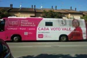 El autobús magenta de UPyD recorre hoy las calles del ciudad