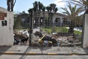 Fotodenuncia: Algeciras limpia es capital, así daña la imagen, huele mal y es insalubre