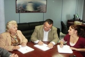 El Subdelegado felicita a la Asociación de Niños de Ucrania por el XI Premio Andaluz al Voluntariado