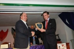 La Peña Taurina de Bono Las Palomas concede su trofeo Búfalo a Francisco Román Alba