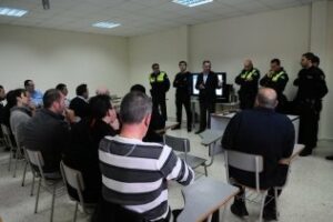 Los conductores de los autobuses aprenden a defenderse de los agresores