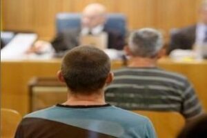 Absuelven a los guardias civiles acusados de torturar a los etarras Portu y Sarasola