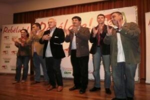 Cayo Lara asegura que en política "se puede meter la pata pero no la mano"