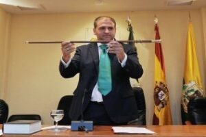 PP y PA alcanzan un acuerdo que evita la moción de censura al alcalde de Los Barrios