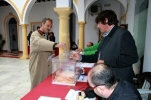 De la Encina: Merece la pena el esfuerzo de ir a votar en un día como hoy"