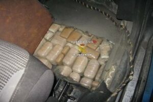 La Guardia Civil interviene más de media tonelada de hachís en el puerto