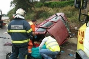 Accidente mortal de tráfico en la carretera de Pelayo, con dos jóvenes muertas