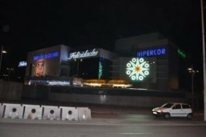 El centro comercial Bahía de Algeciras activa el alumbrado navideño