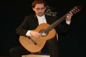 El guitarrista algecireño Rueda Robles, finalista del Certamen Internacional de Guitarra Clásica 'Andrés Segovia'