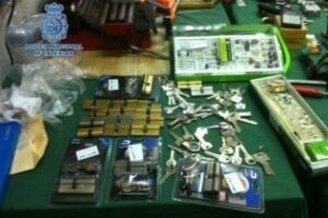 La Policía Nacional desarticula un grupo de ladrones de pisos por la técnica del bumping"