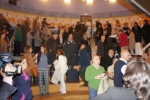 Palacios llena el Kursaal en la presentación de su último libro Cabezas y Gorros"