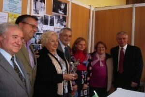 Griñán entrega el Premio Andaluz al Voluntariado a la asociación de Niños de Ucrania